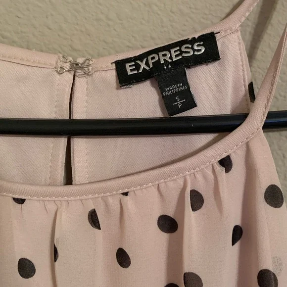 Express high neck spaghetti strap blouse. Elastic in bottom. Size S. - Picture 3 of 6